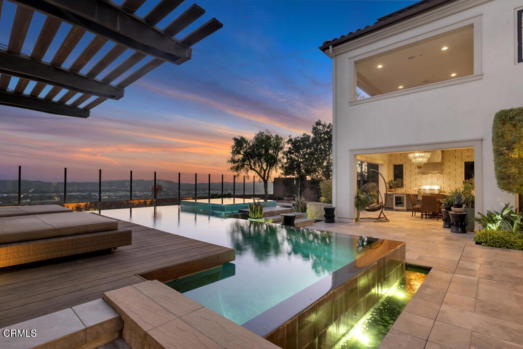 11735 N Manchester Way