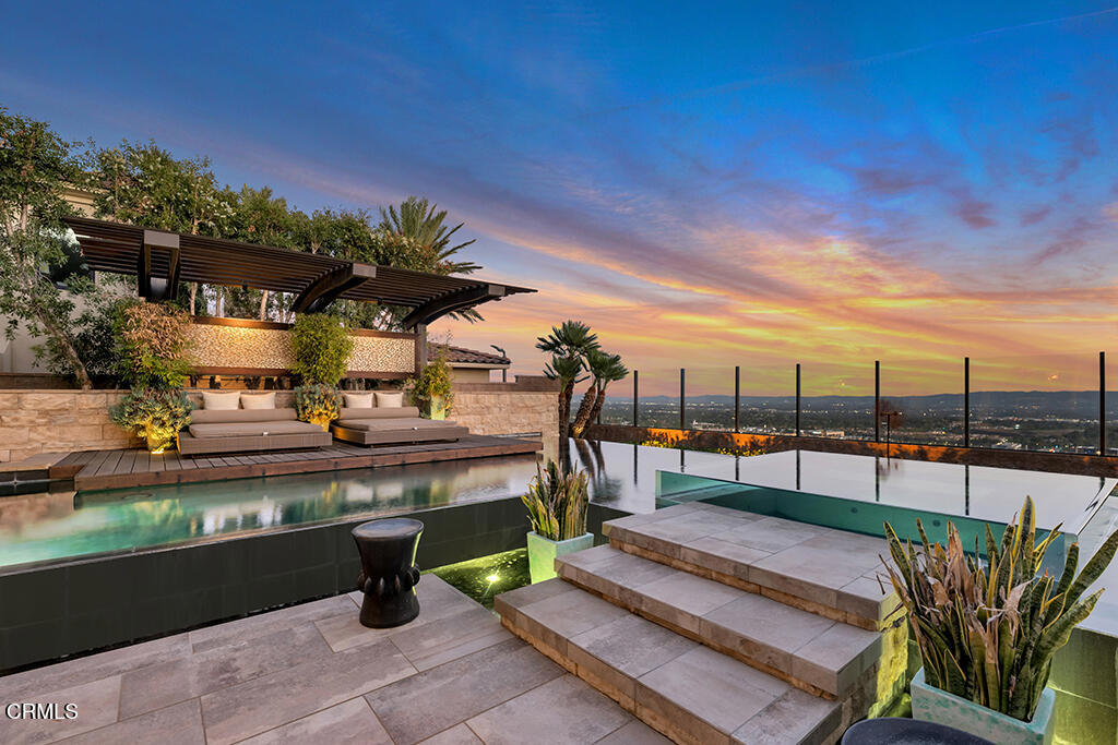 11735 N Manchester Way