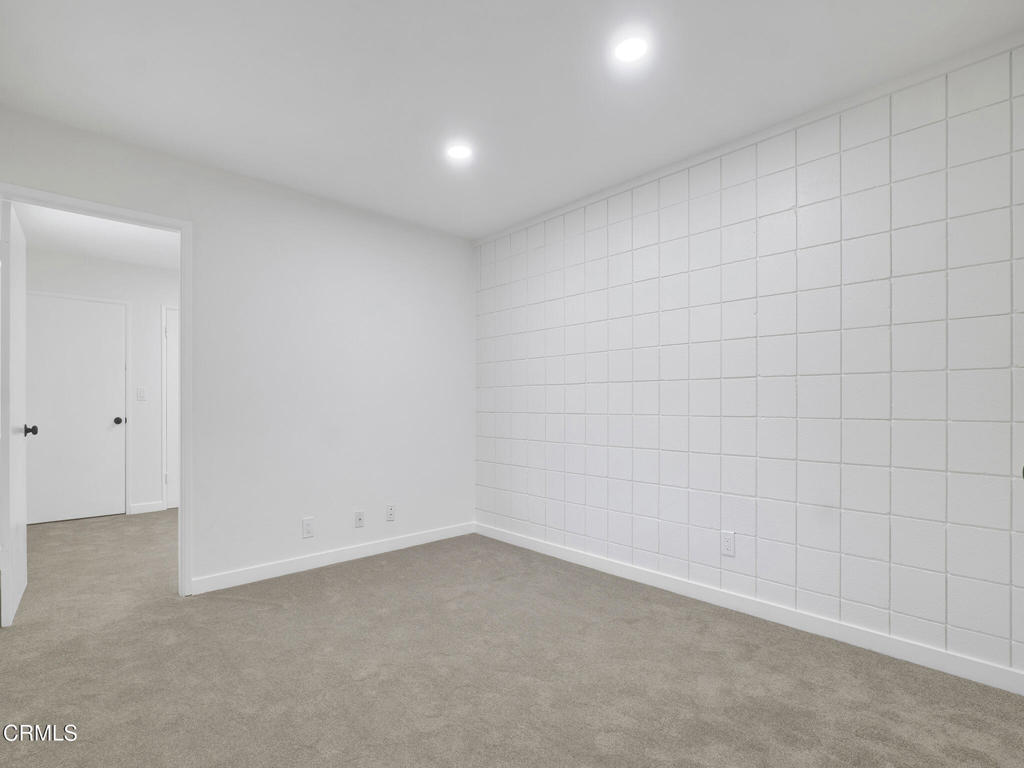 175 W Bowling Green