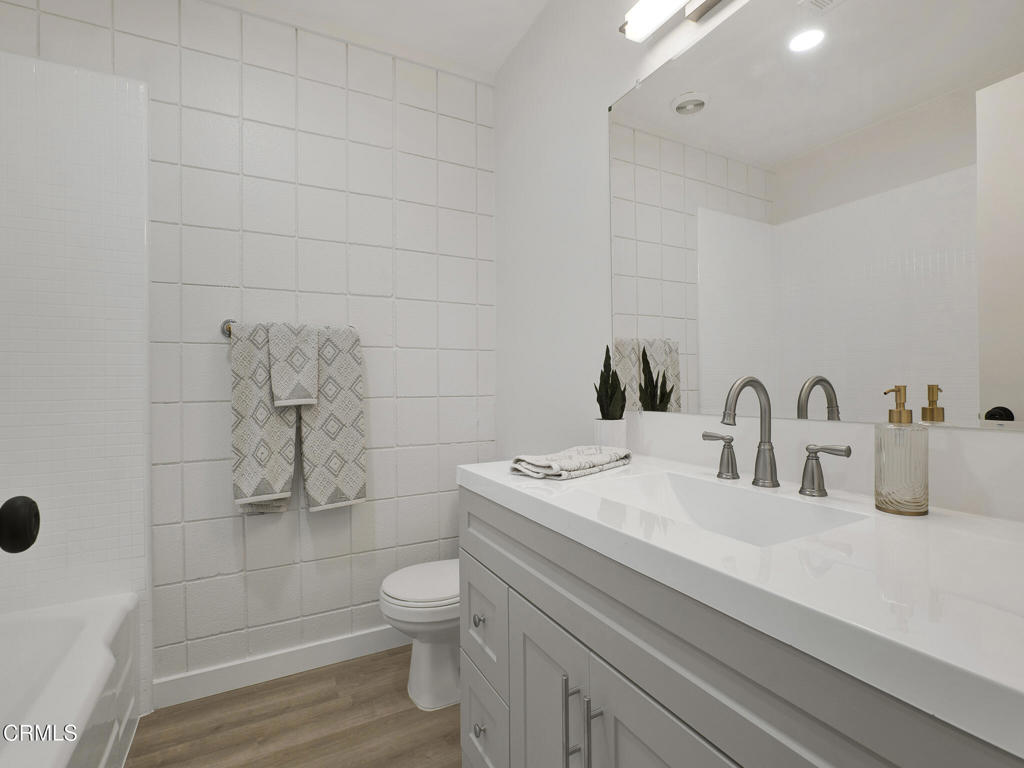 175 W Bowling Green