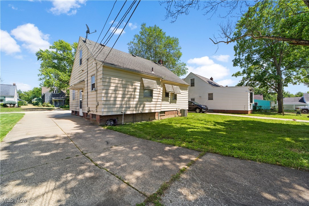 5212 Catherine Street