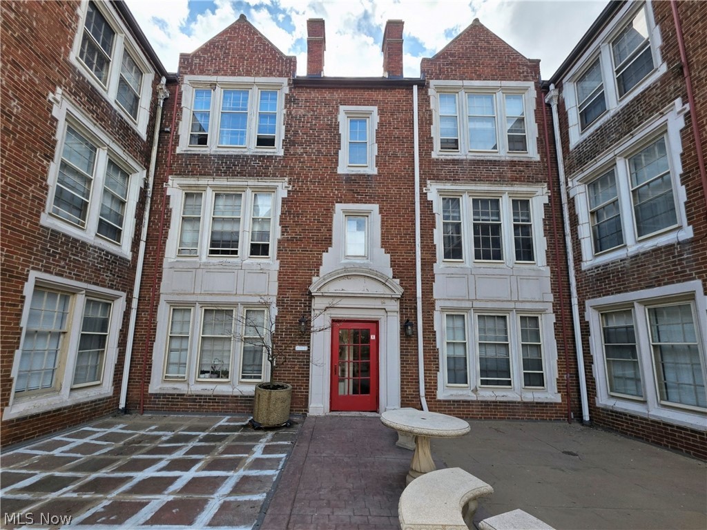 15610 Van Aken Boulevard