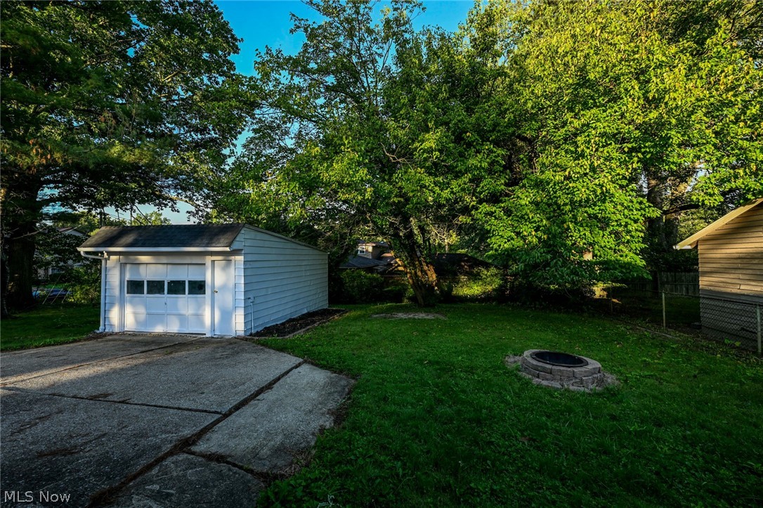 324 N Hawkins Avenue