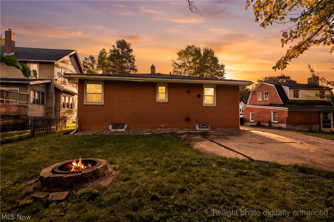 324 N Hawkins Avenue