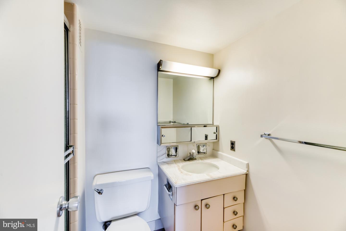 3001 Veazey Ter NW #1627