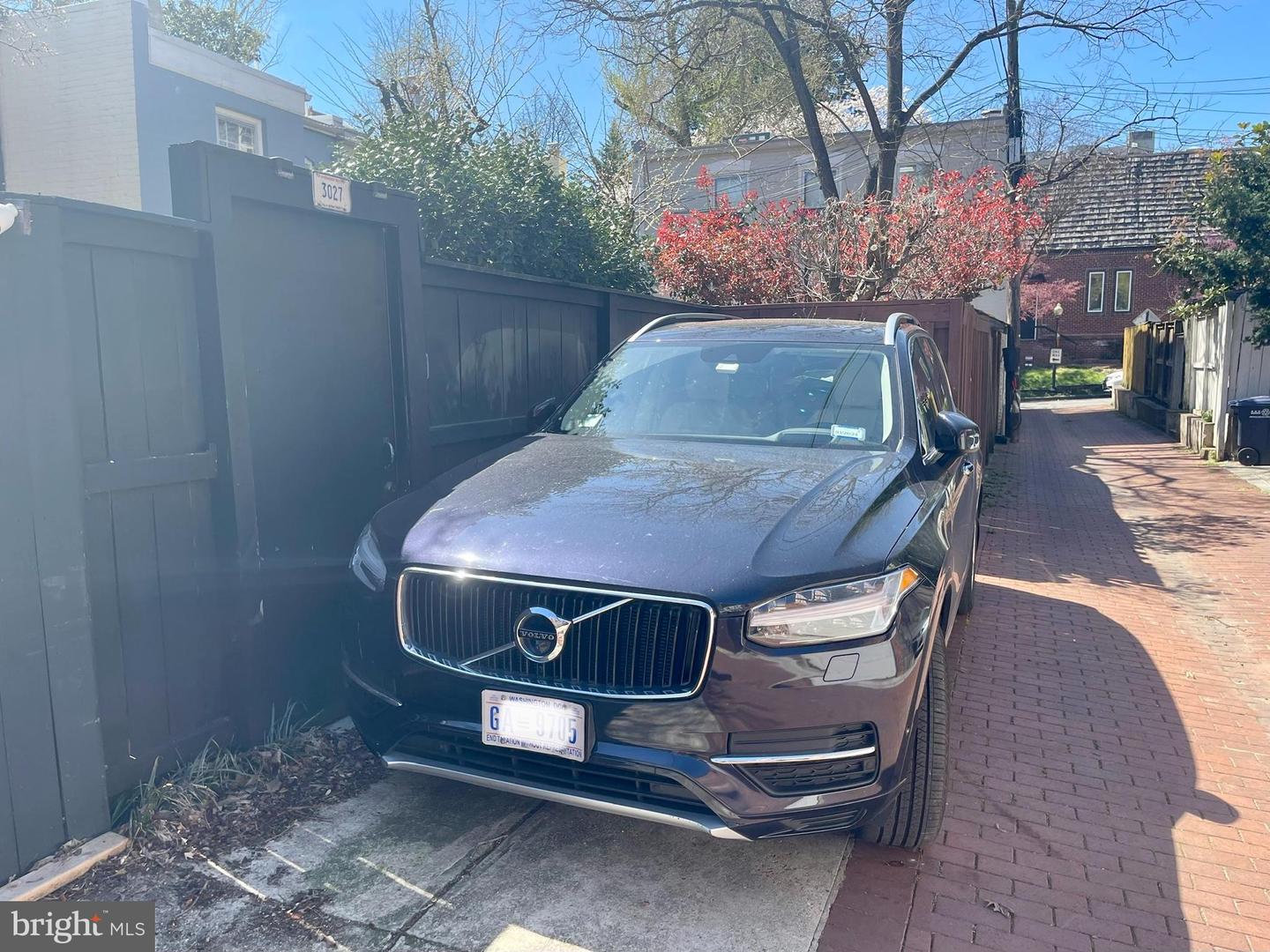 3027 Cambridge Pl NW