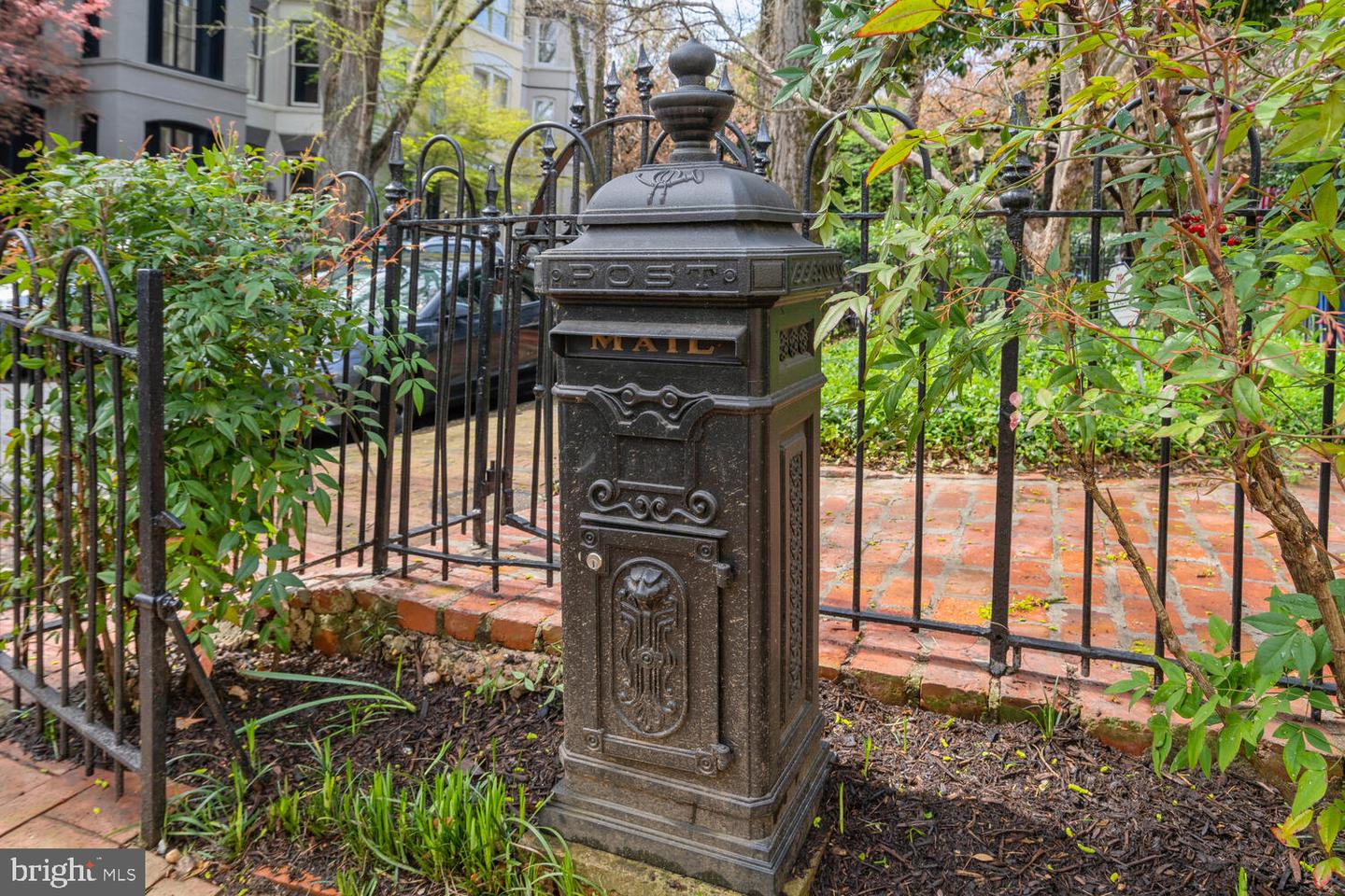 3027 Cambridge Pl NW