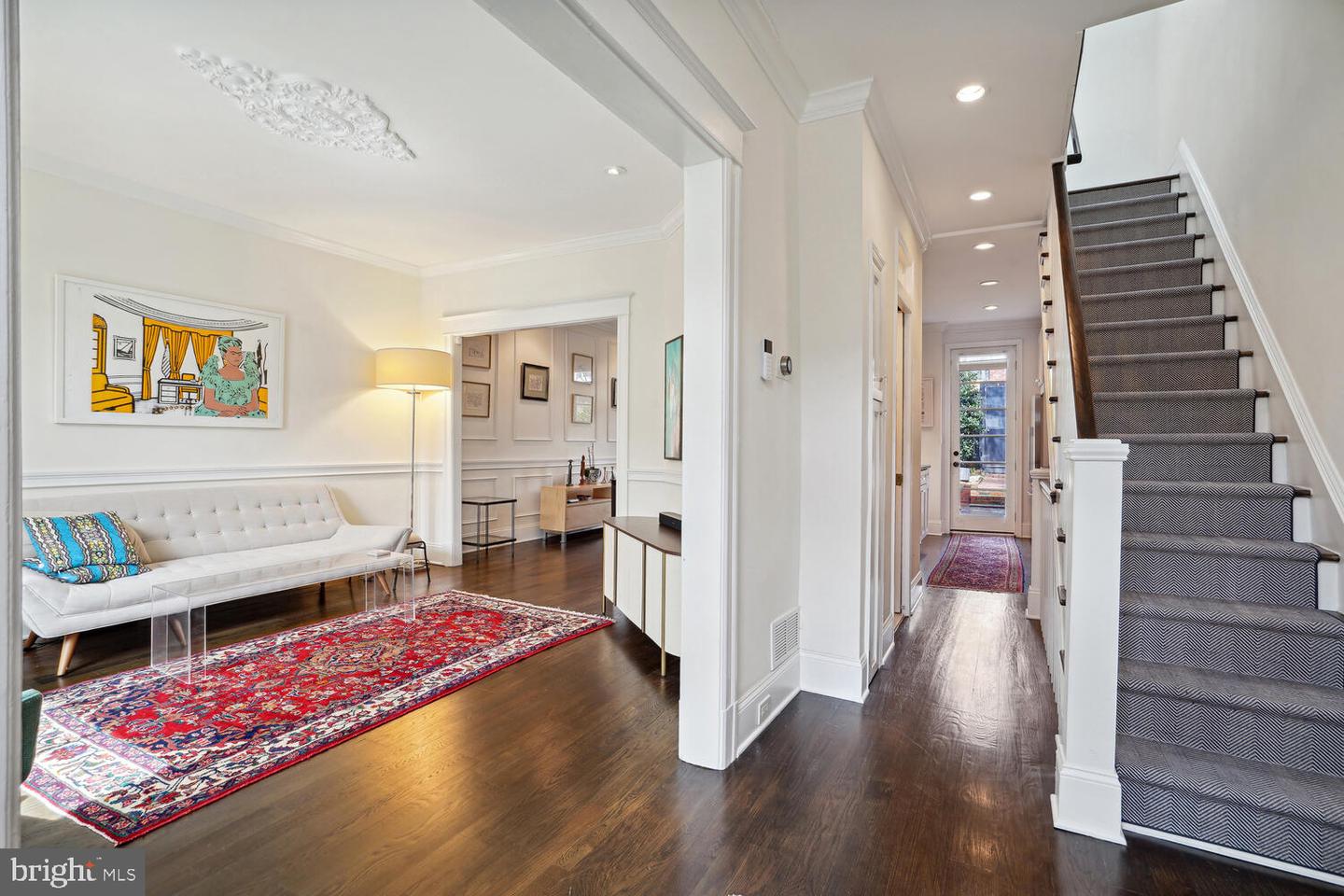 3027 Cambridge Pl NW