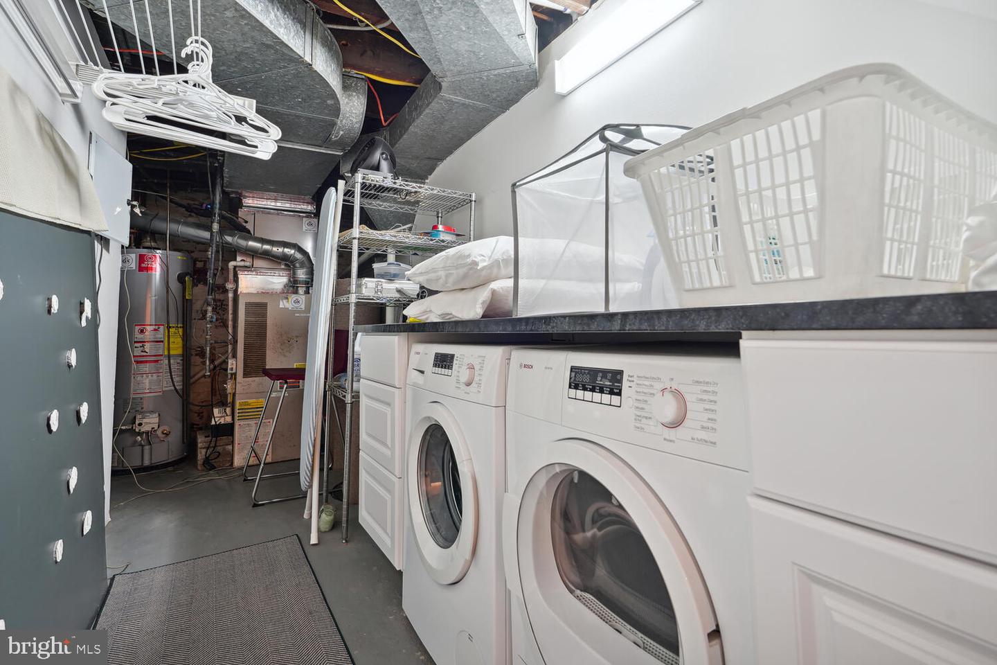 3027 Cambridge Pl NW