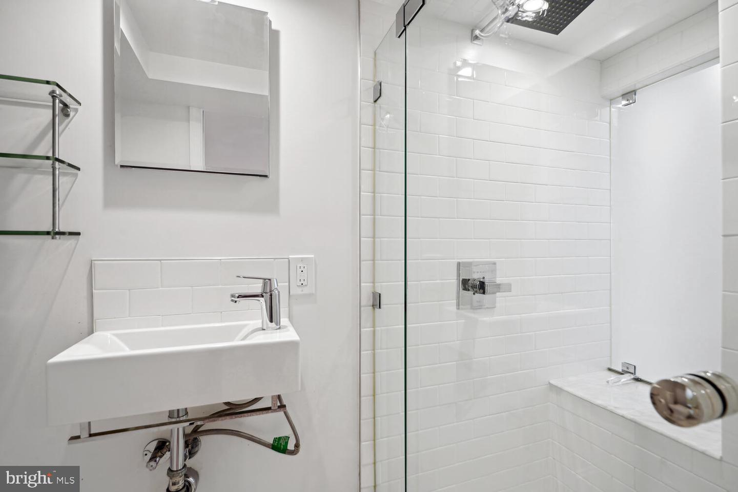 3027 Cambridge Pl NW