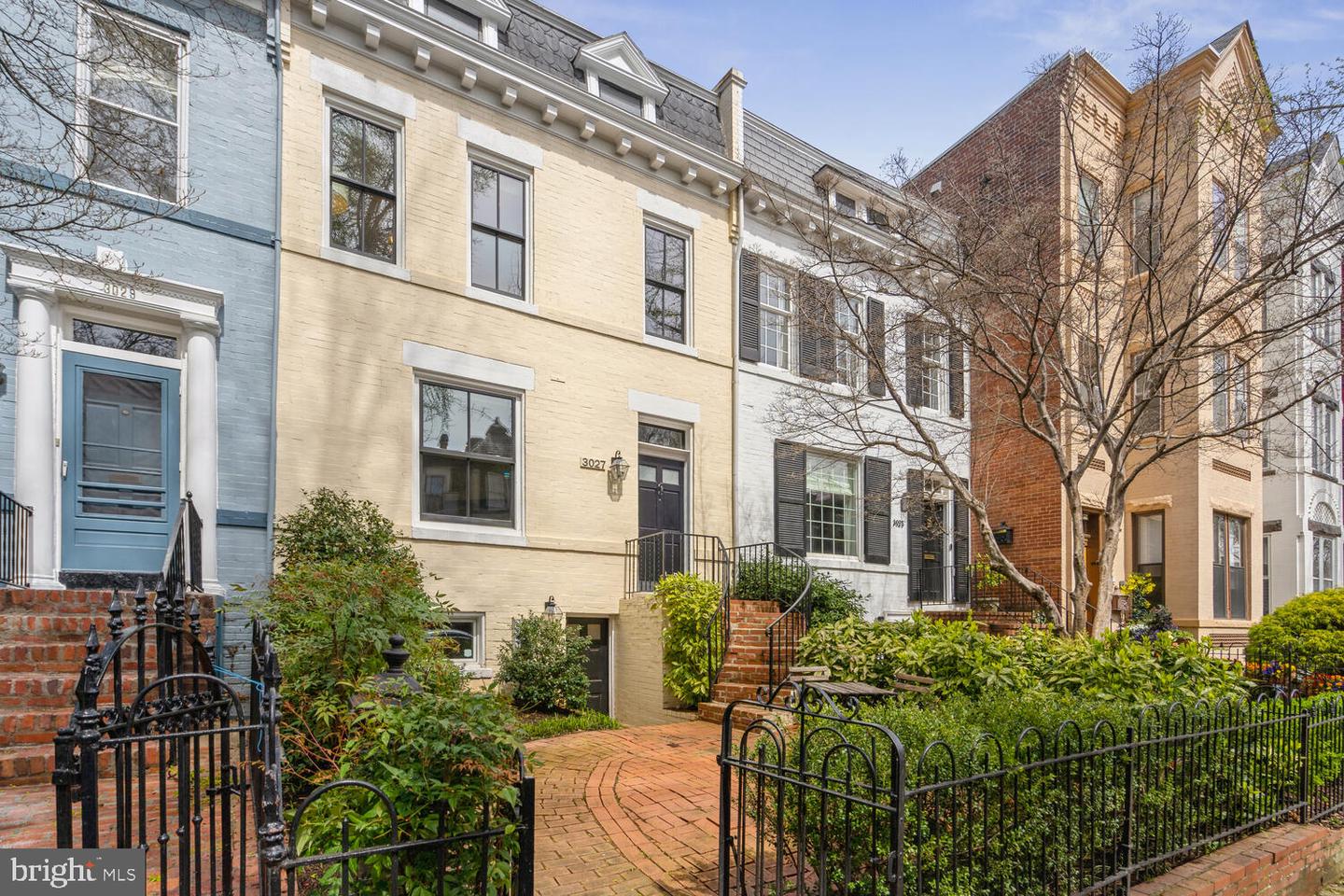 3027 Cambridge Pl NW