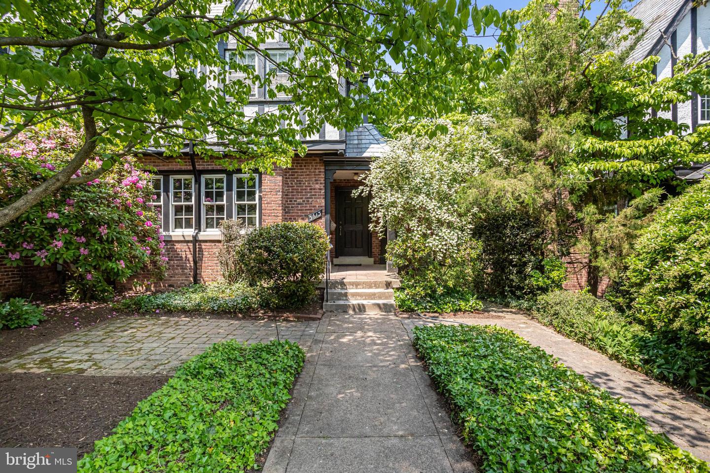 3613 van Ness St NW