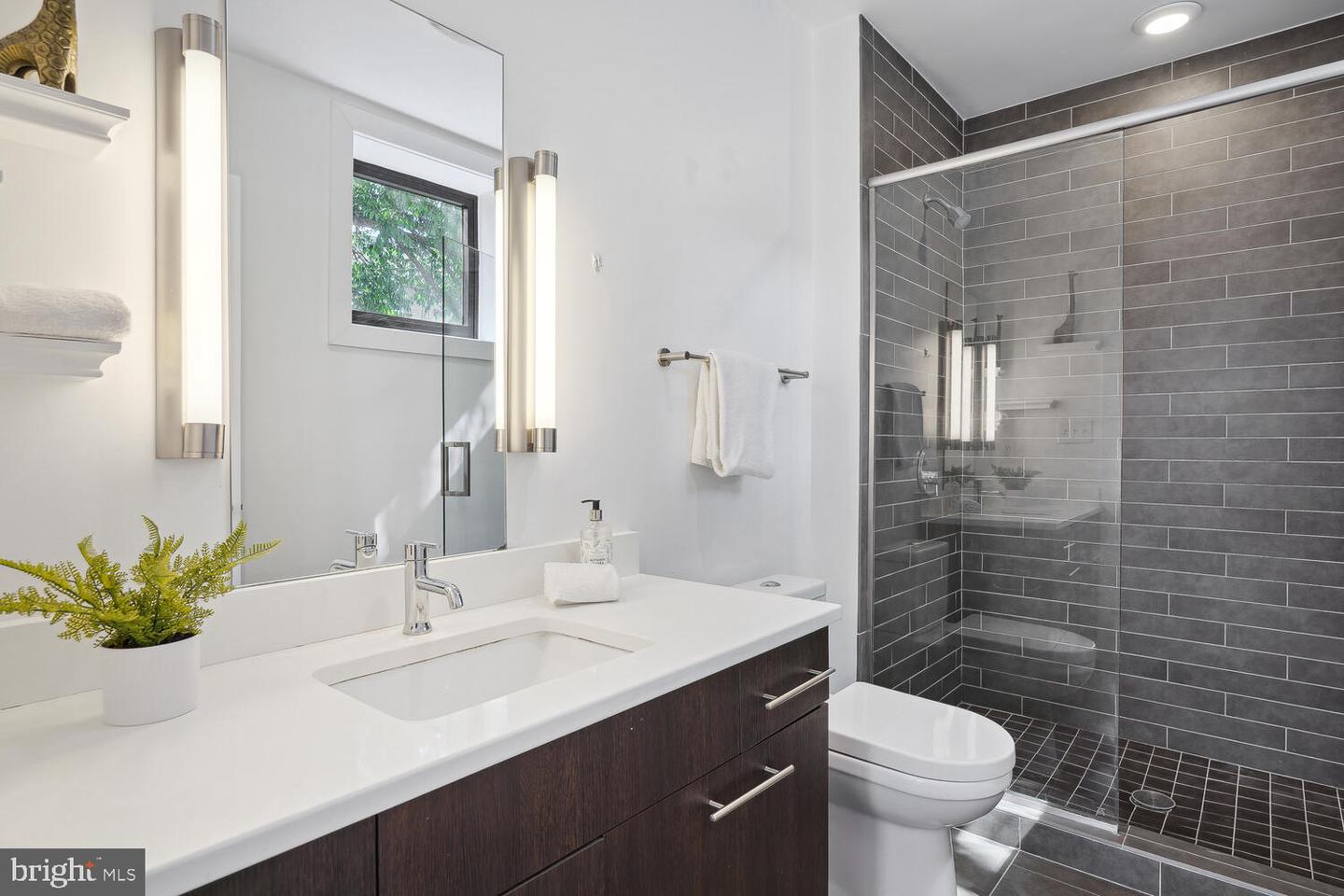 1767 Lanier Pl NW #6