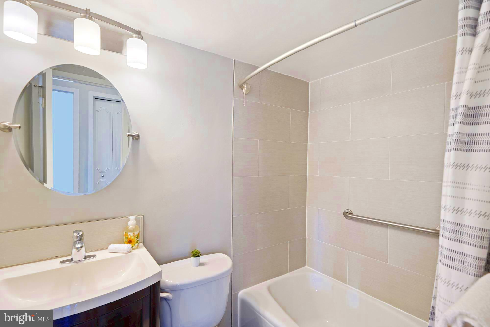 2501 Calvert St NW #602