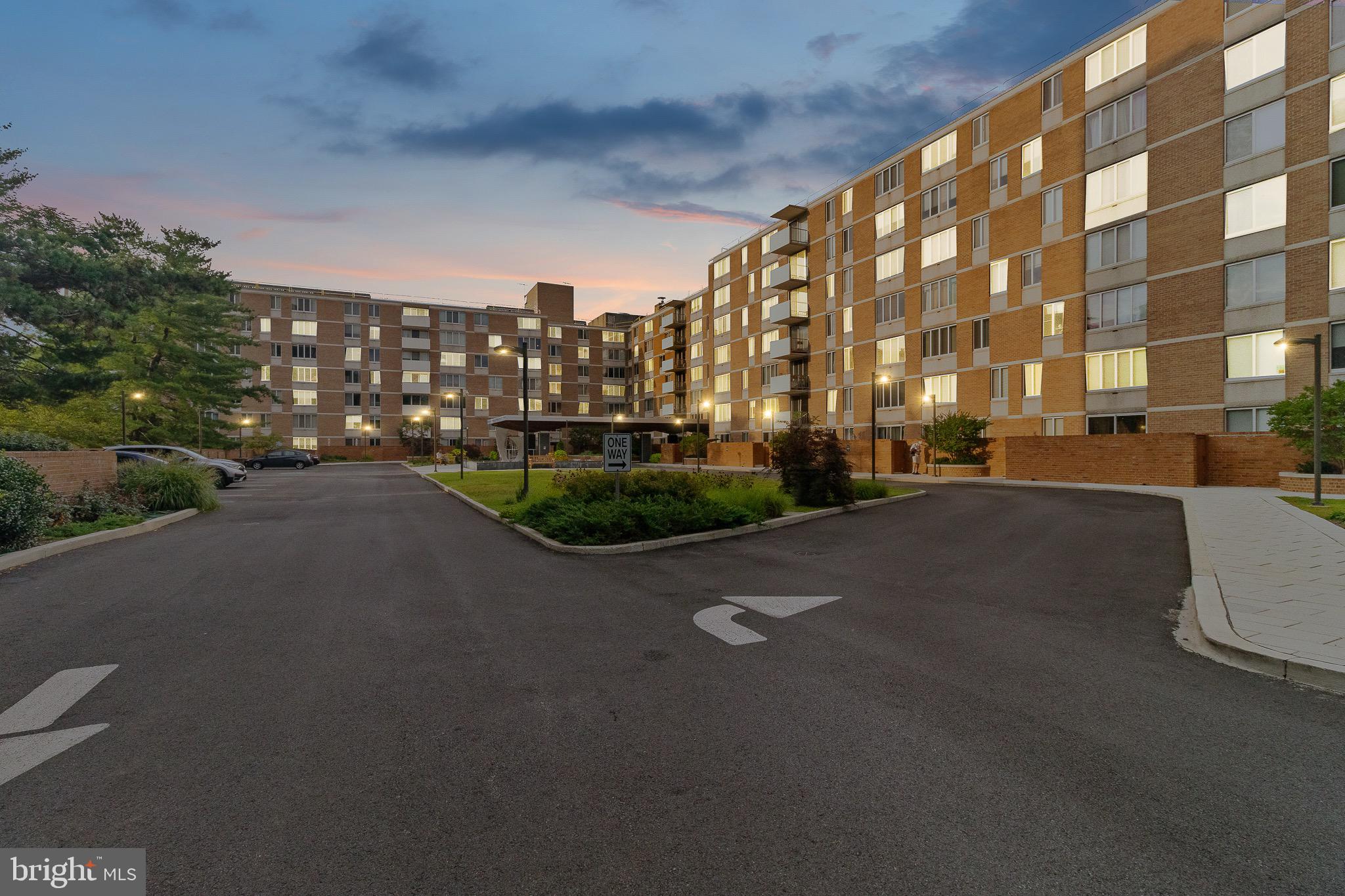 2939 van Ness St NW #820