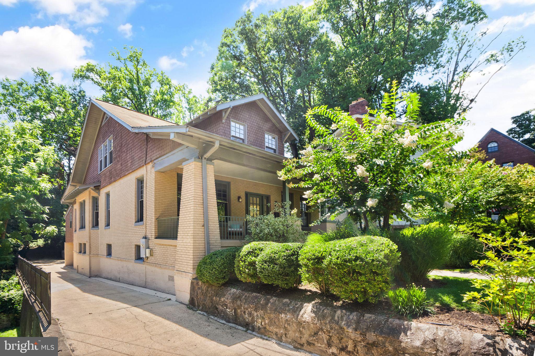 3212 Porter St NW