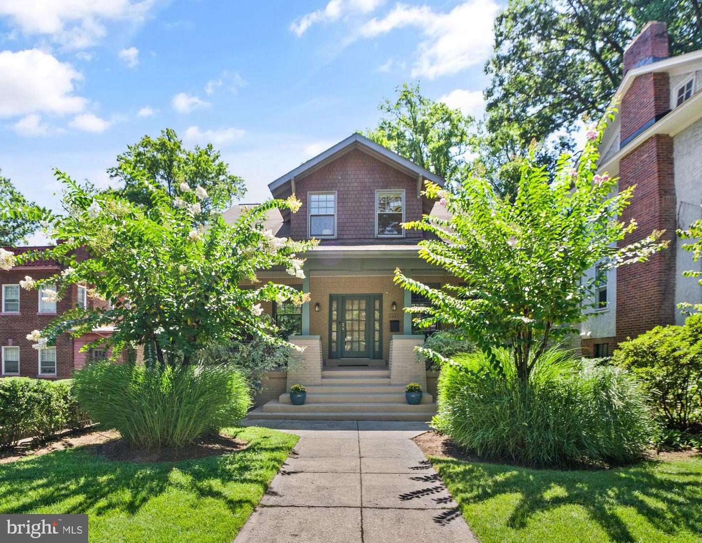 3212 Porter St NW