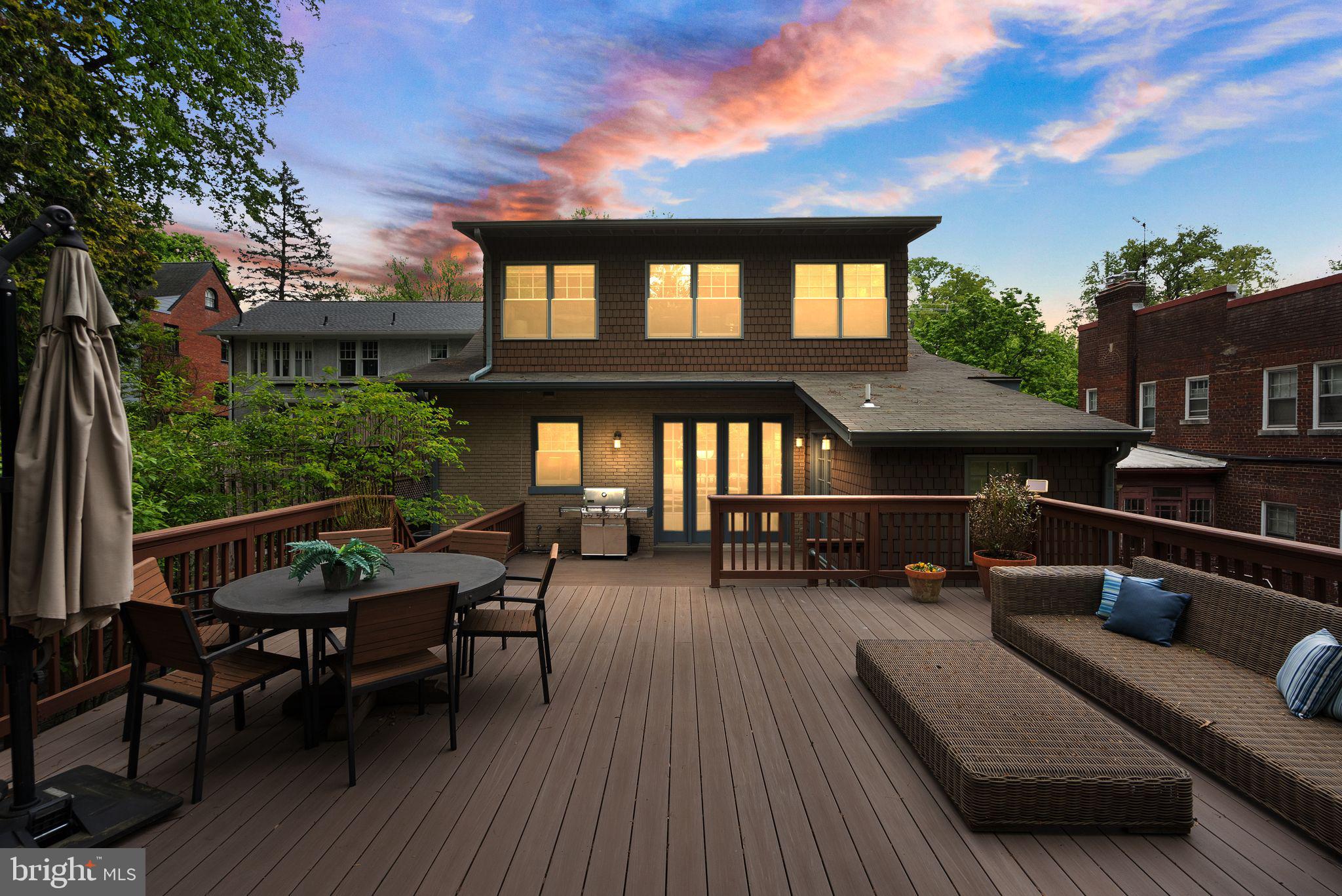 3212 Porter St NW