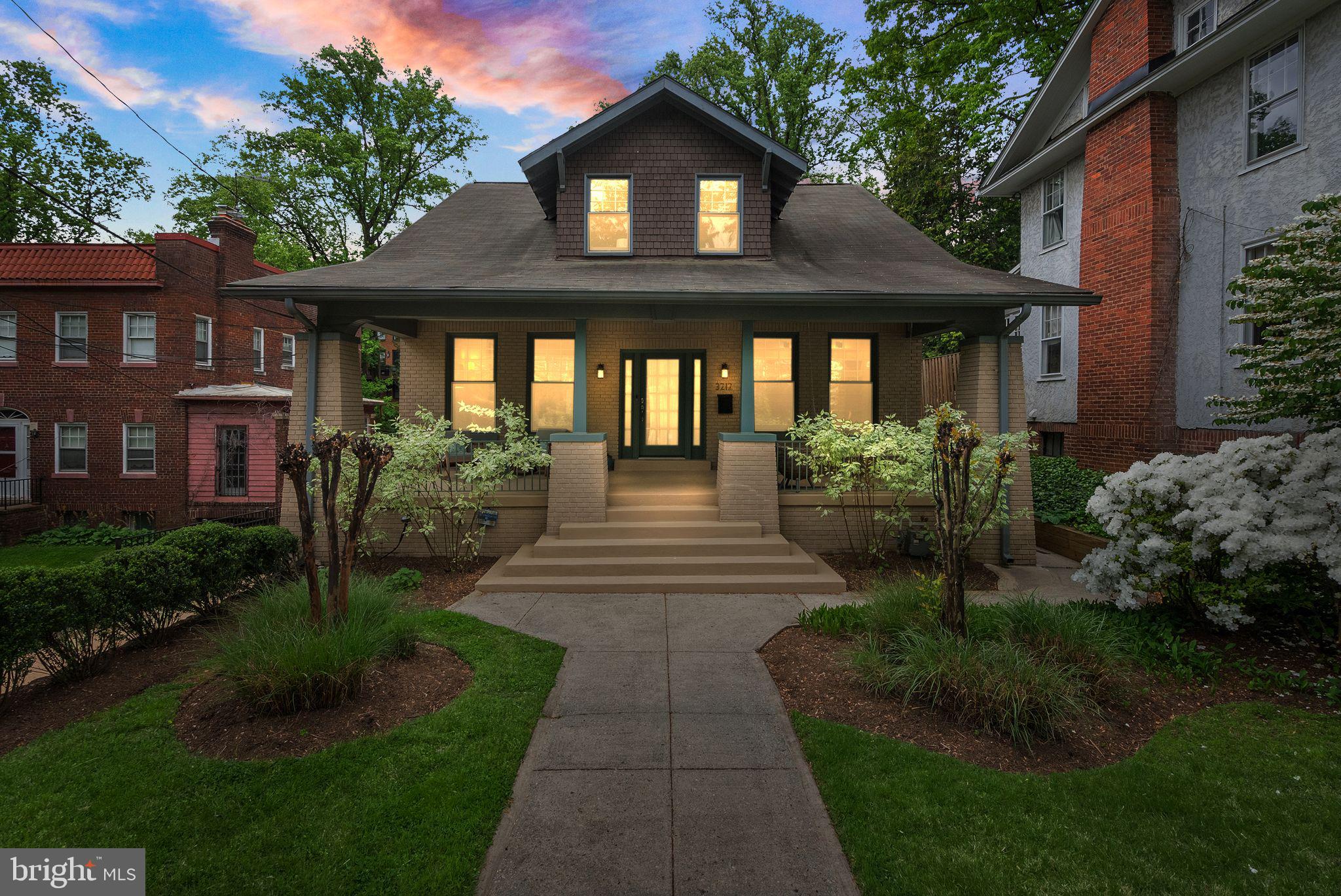 3212 Porter St NW