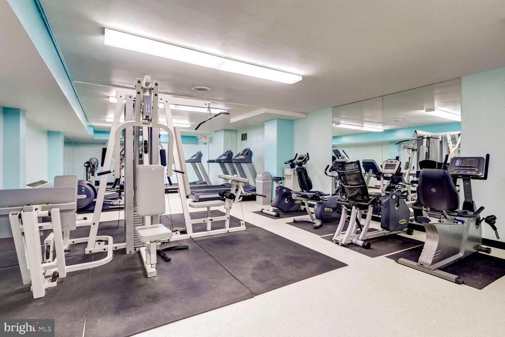 2939 van Ness St NW #518