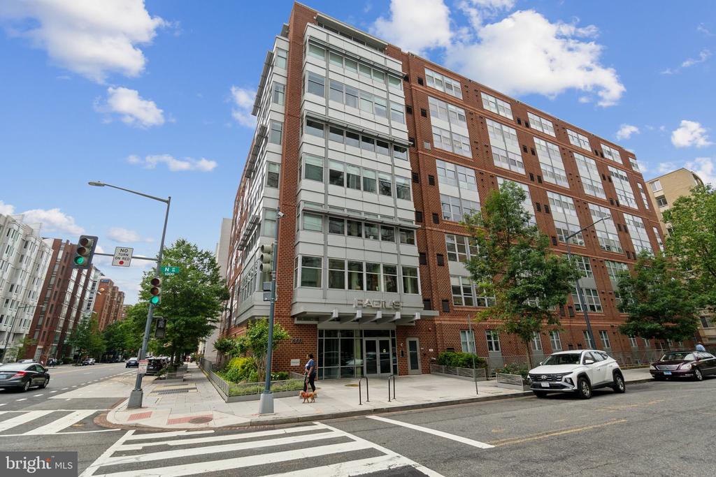 1300 N St NW #201