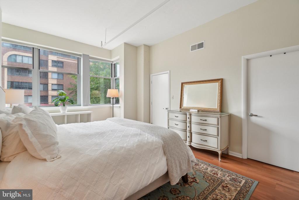 1300 N St NW #201
