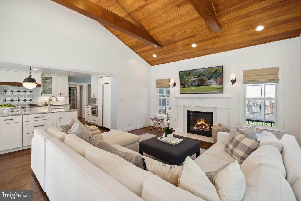 7701 Hackamore Dr