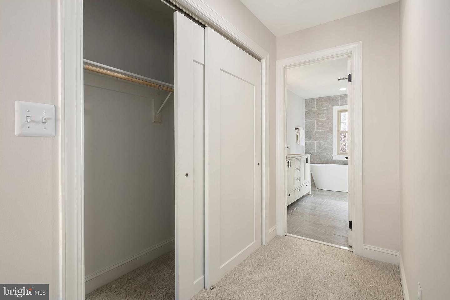 1522 N Colonial Ct N