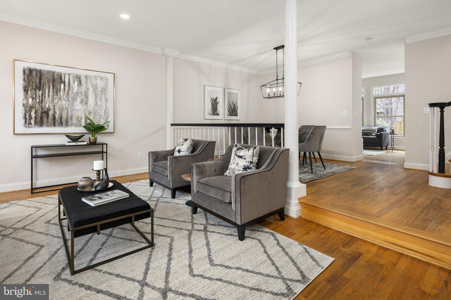 1522 N Colonial Ct N