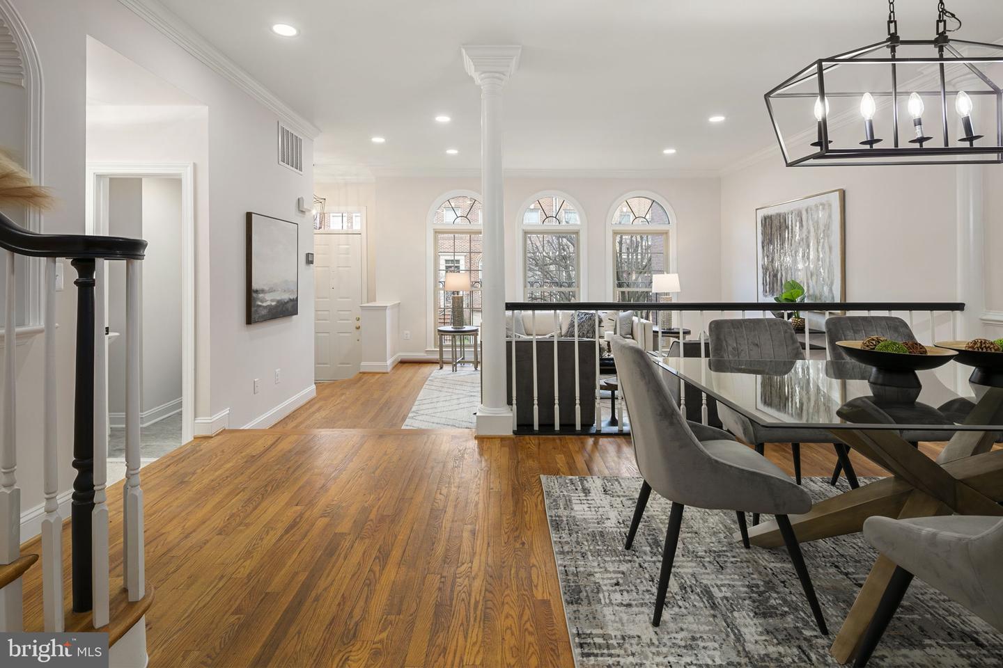 1522 N Colonial Ct N