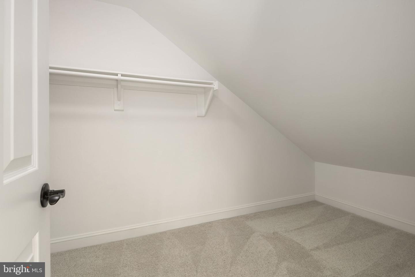 1522 N Colonial Ct N