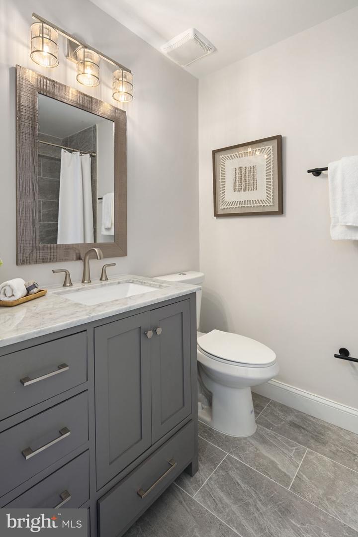 1522 N Colonial Ct N