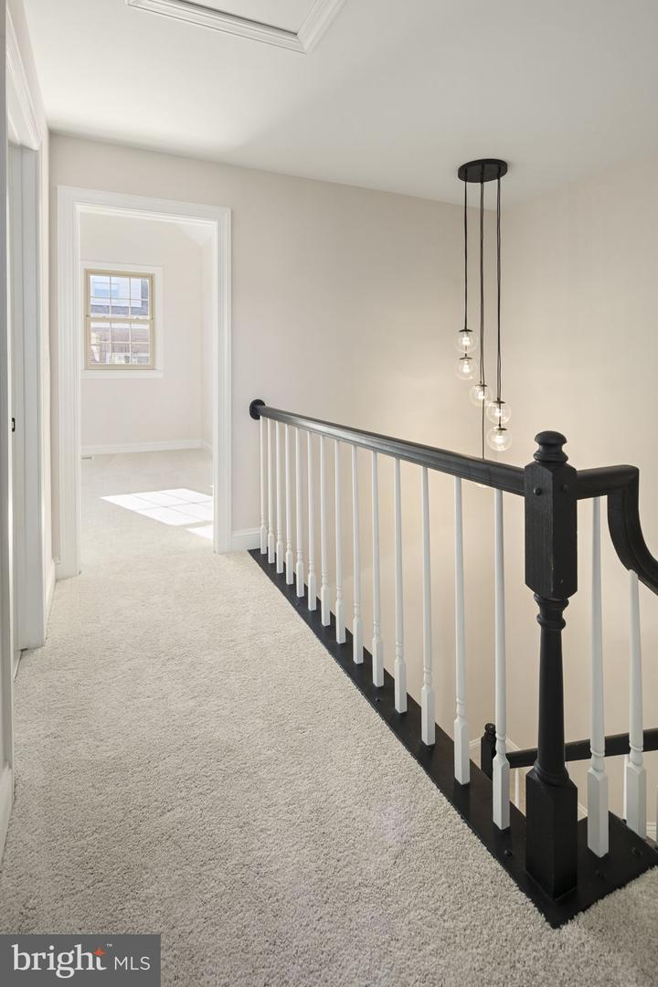 1522 N Colonial Ct N