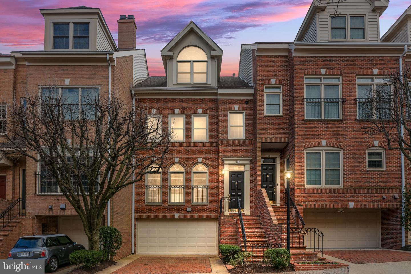 1522 N Colonial Ct N