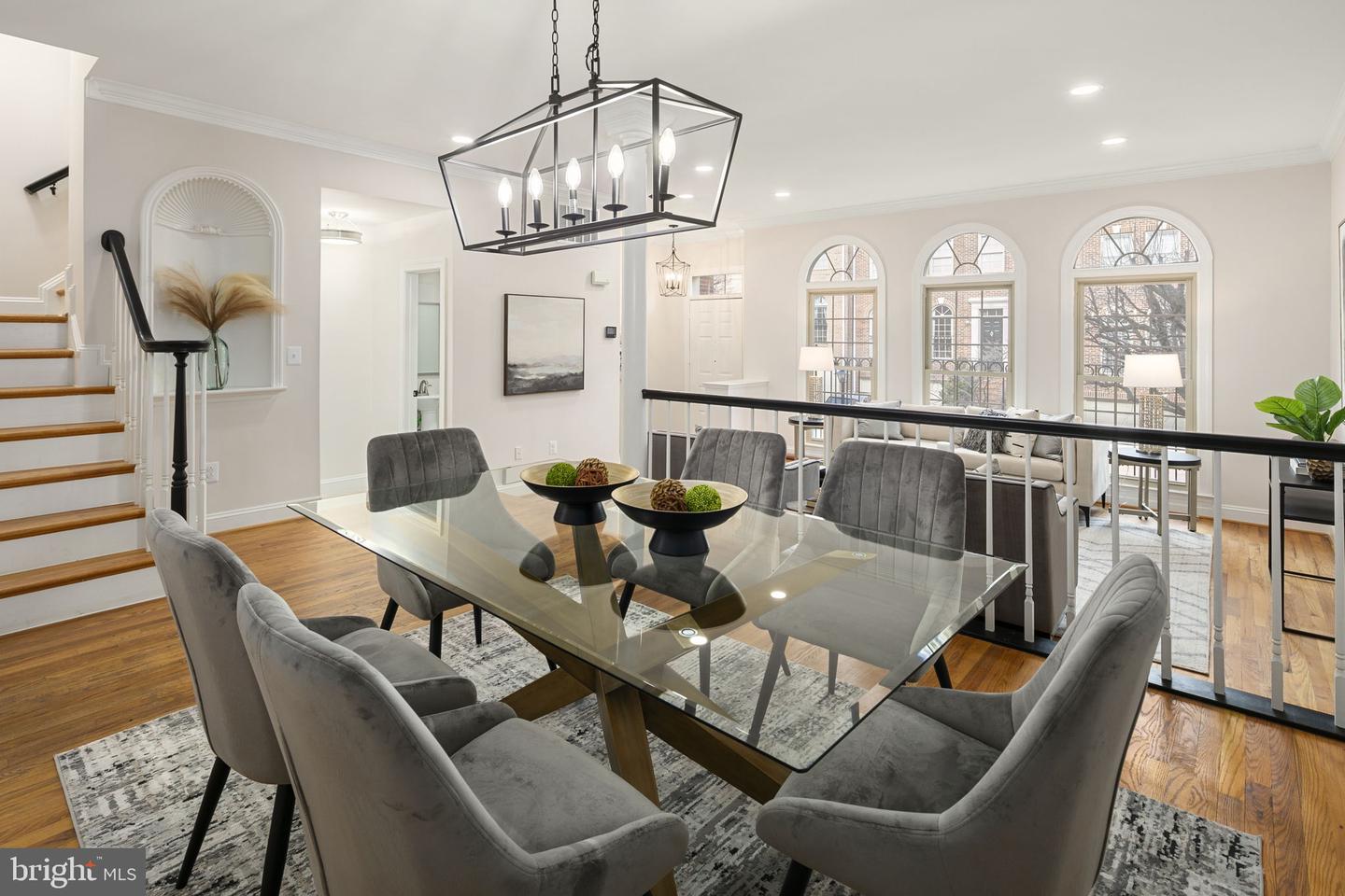 1522 N Colonial Ct N