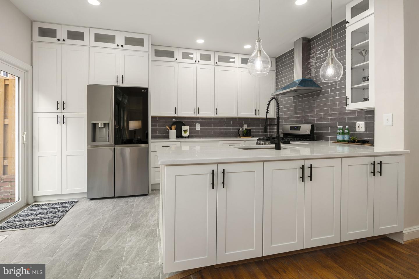 1522 N Colonial Ct N