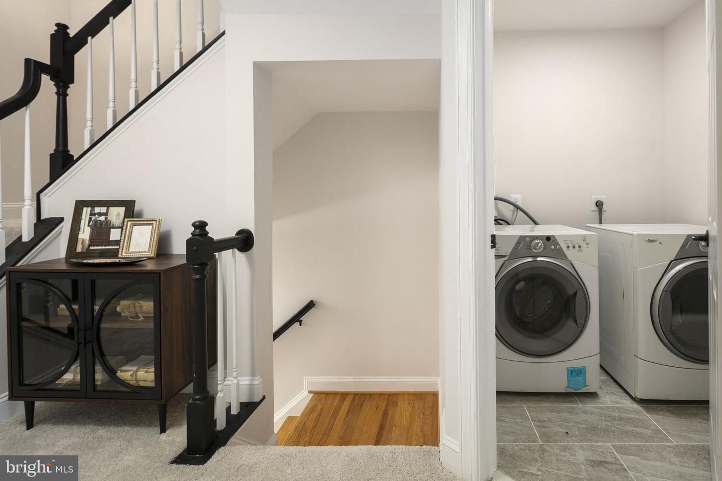 1522 N Colonial Ct N