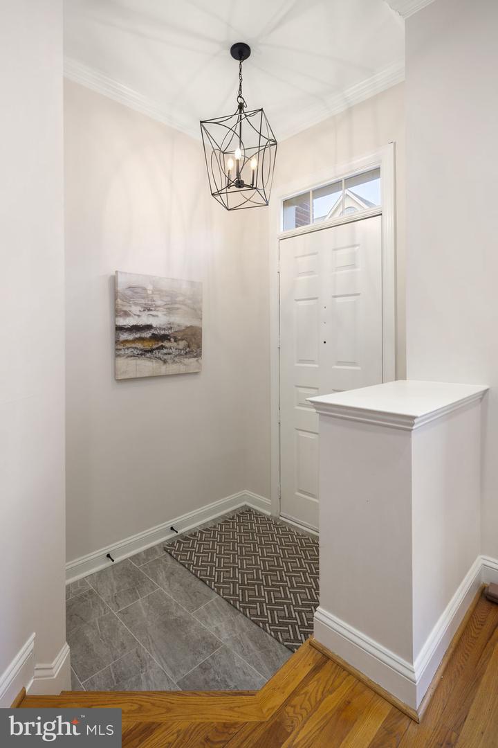 1522 N Colonial Ct N