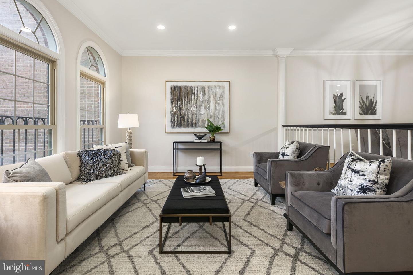 1522 N Colonial Ct N