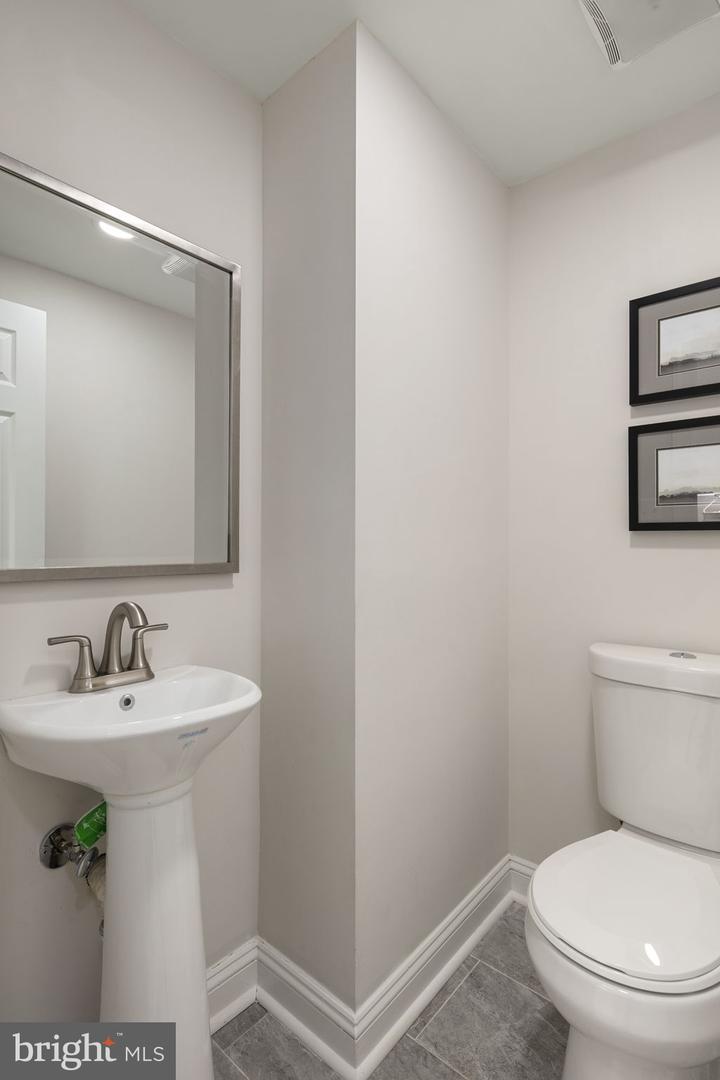 1522 N Colonial Ct N