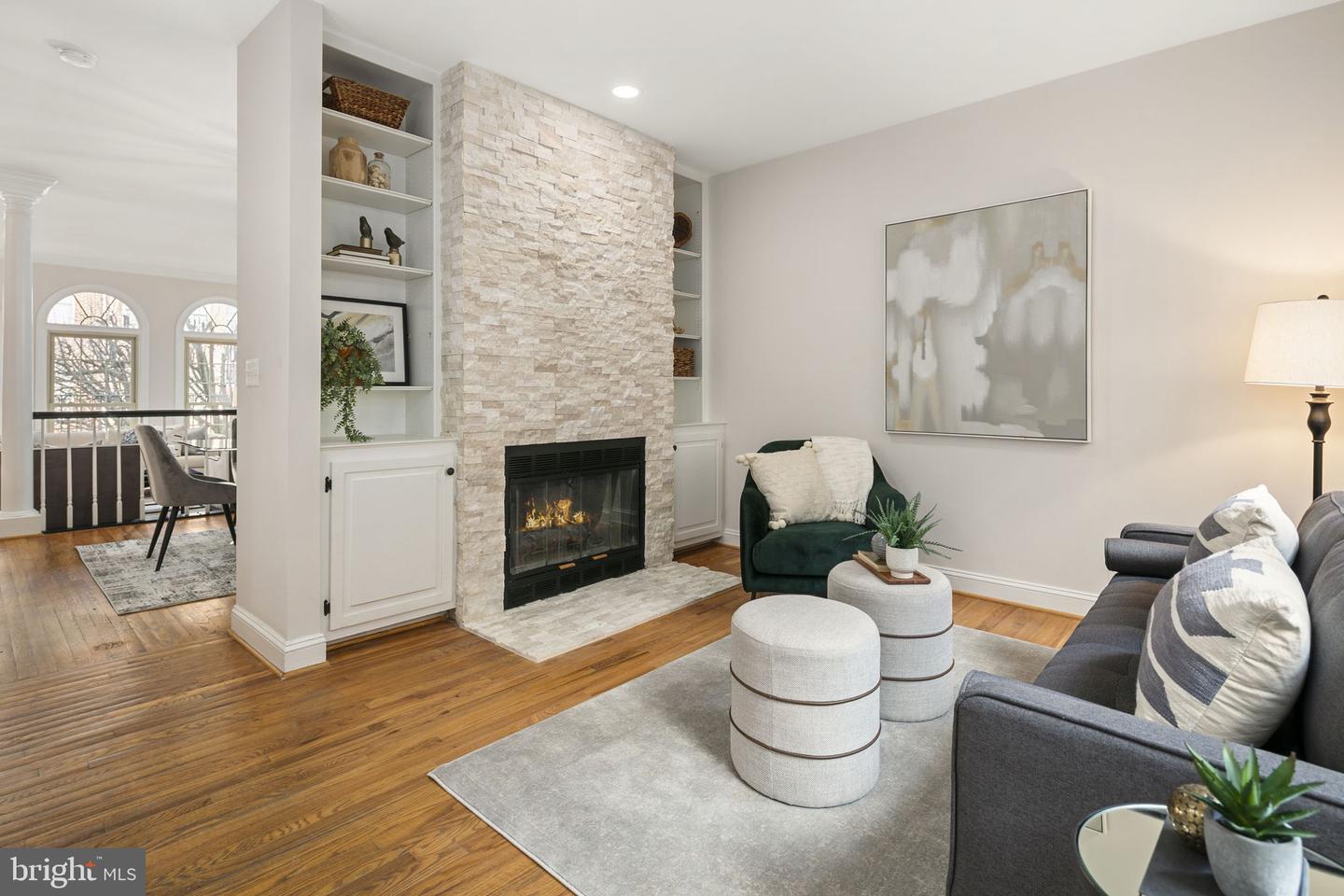 1522 N Colonial Ct N