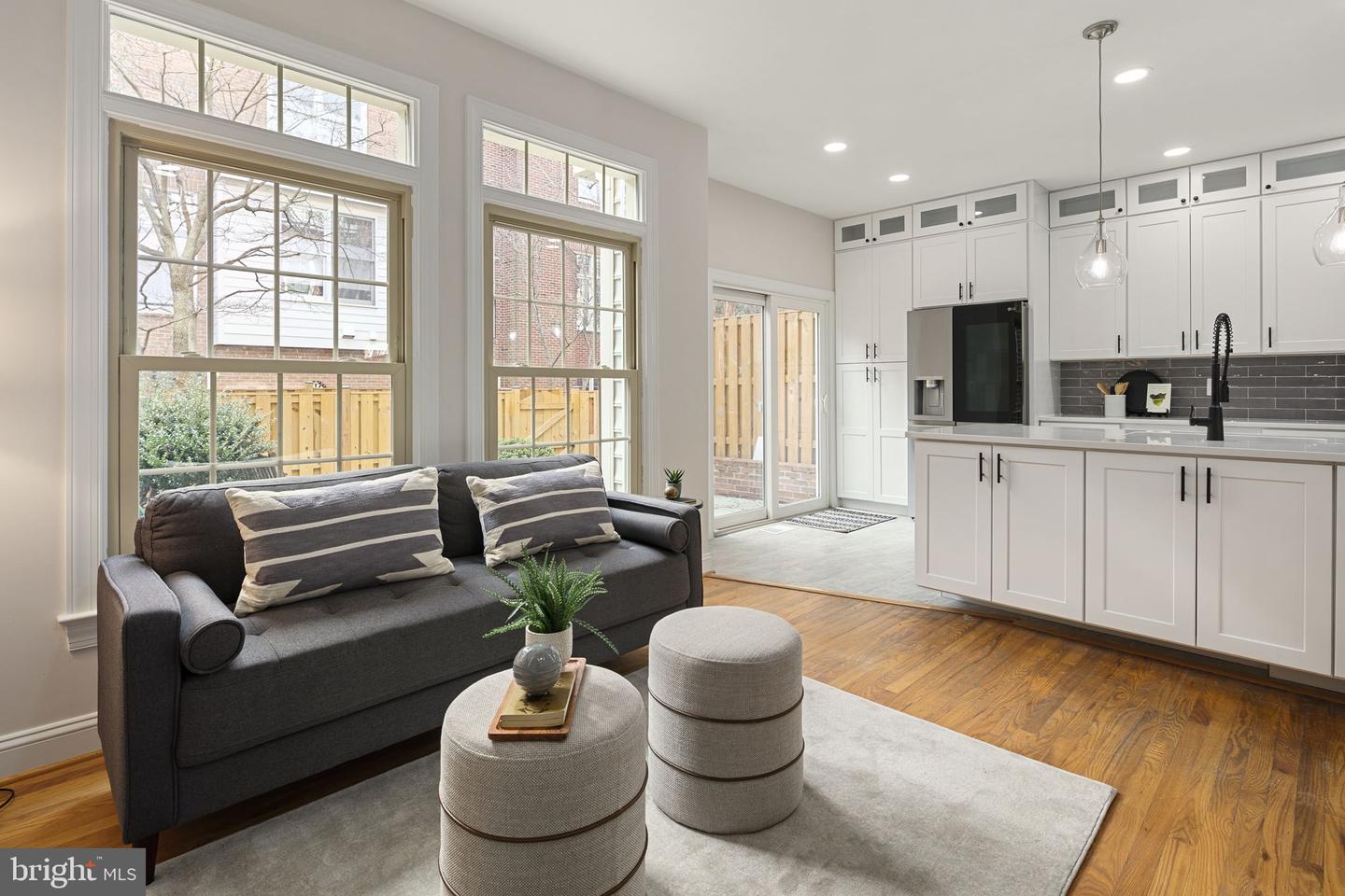 1522 N Colonial Ct N