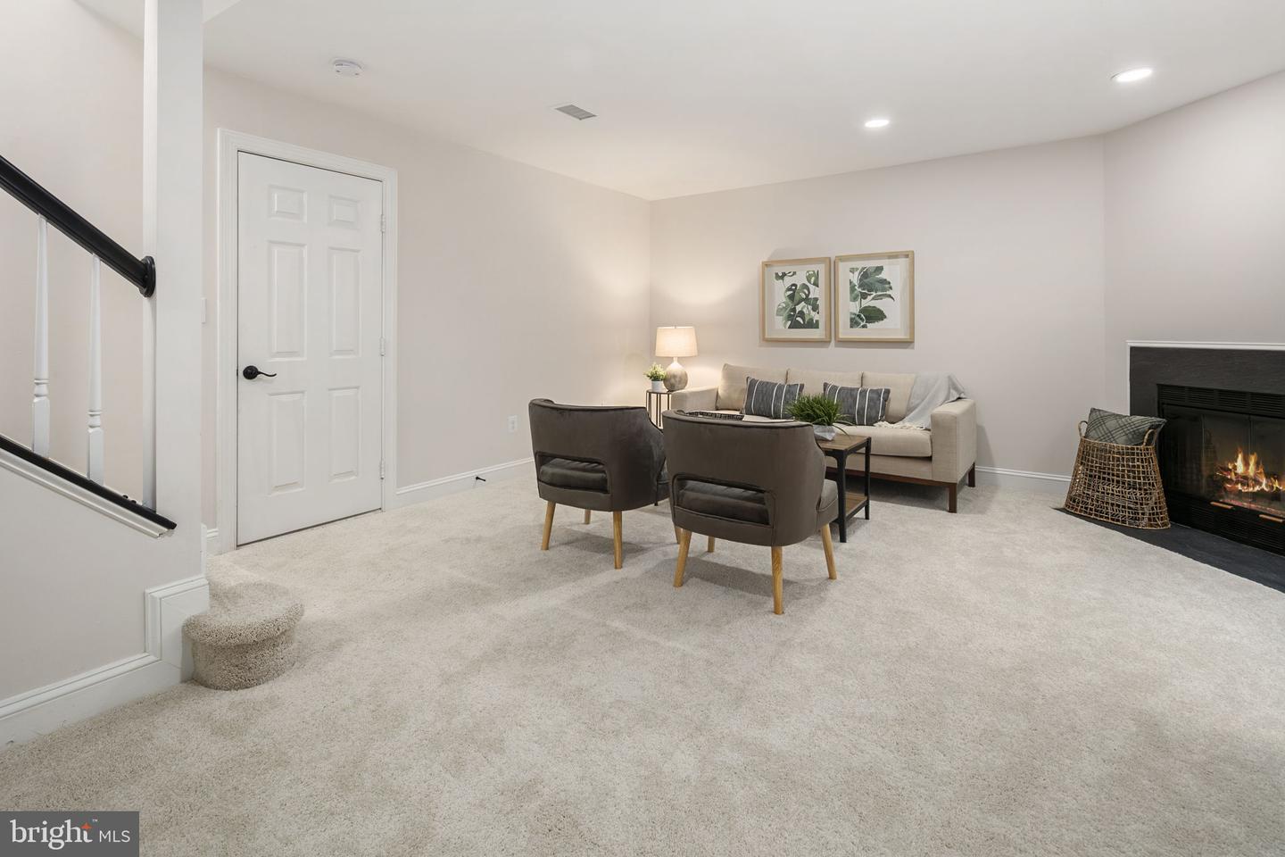 1522 N Colonial Ct N