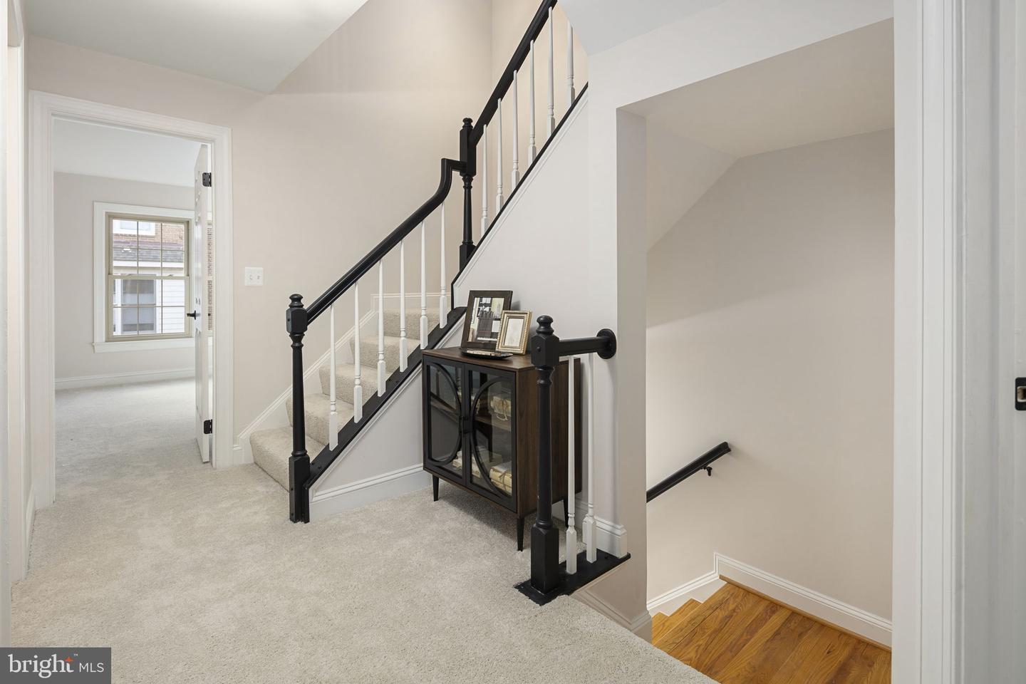 1522 N Colonial Ct N