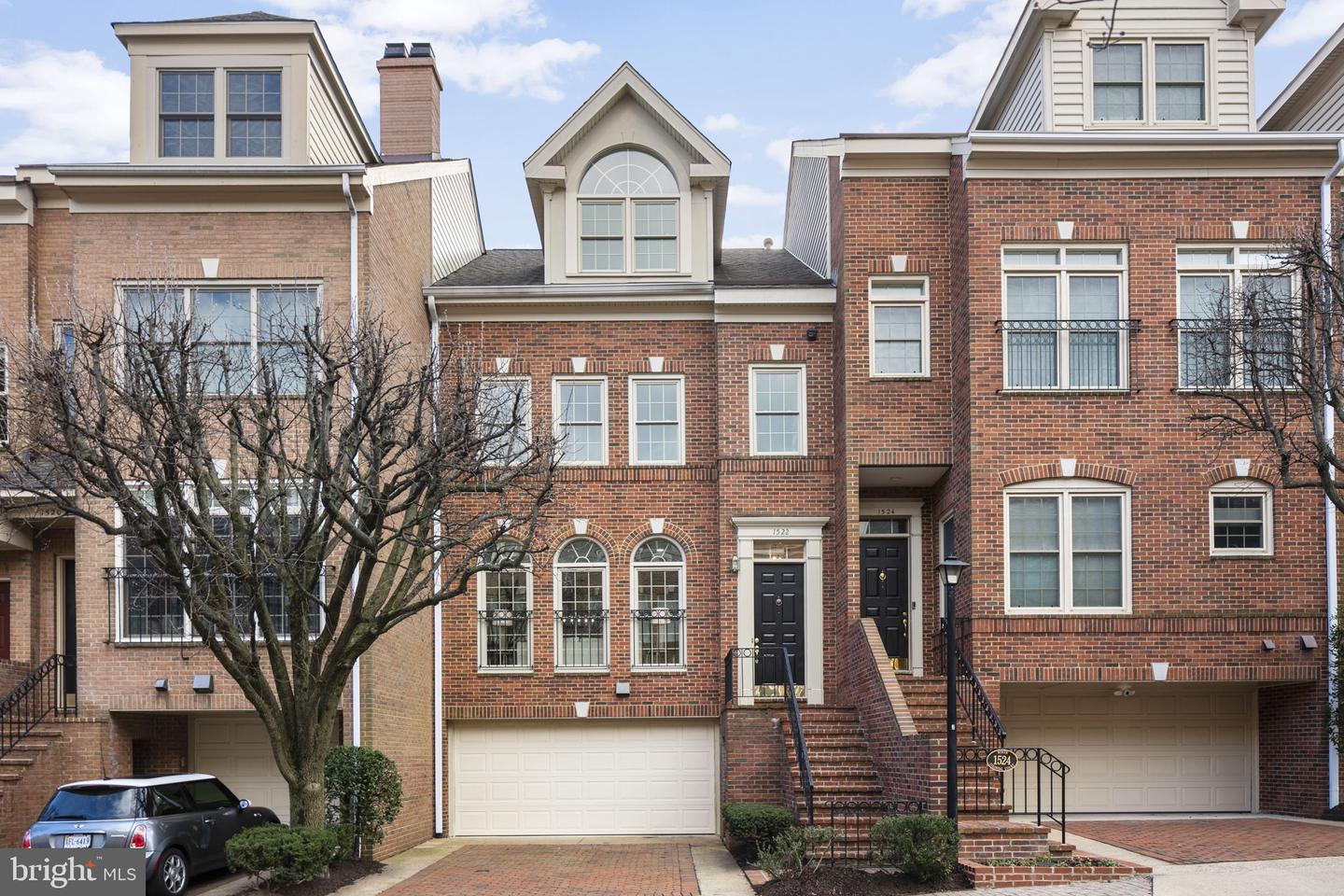 1522 N Colonial Ct N