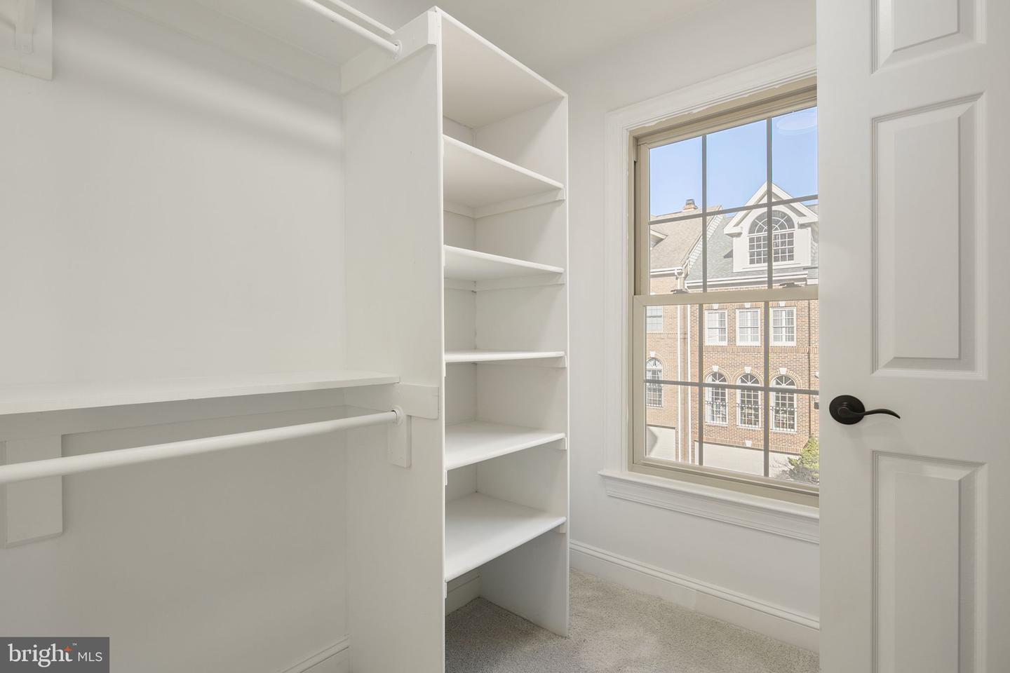 1522 N Colonial Ct N