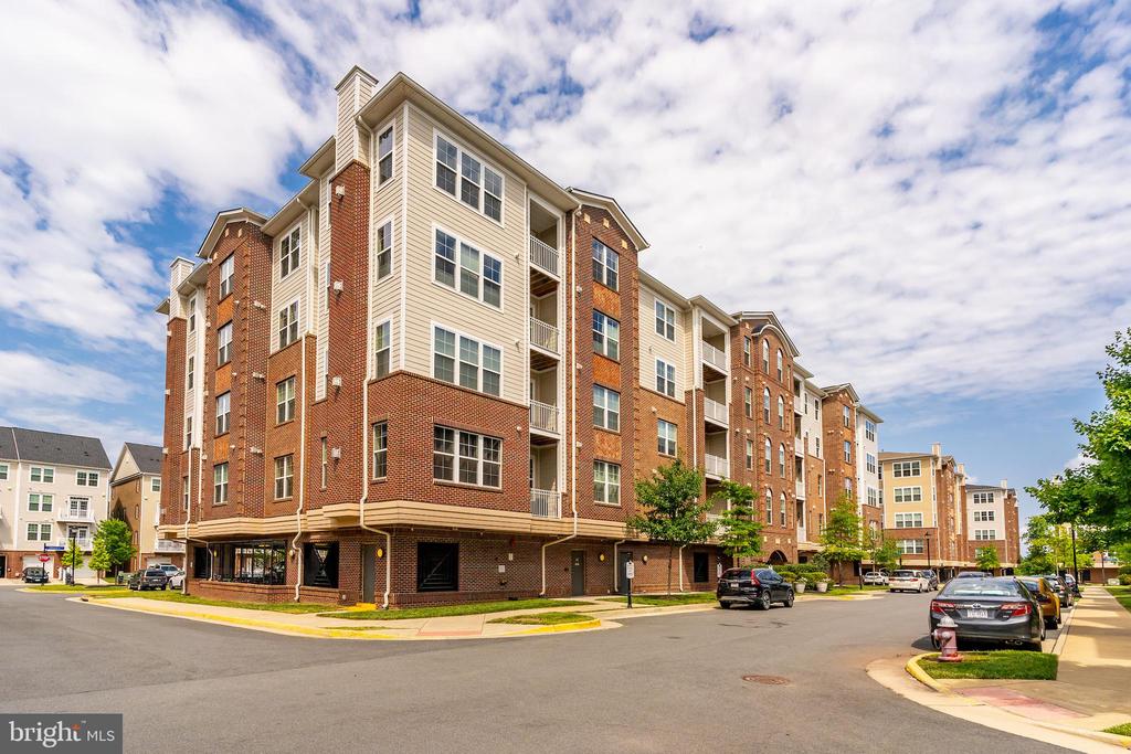 3160 JOHN GLENN ST #502