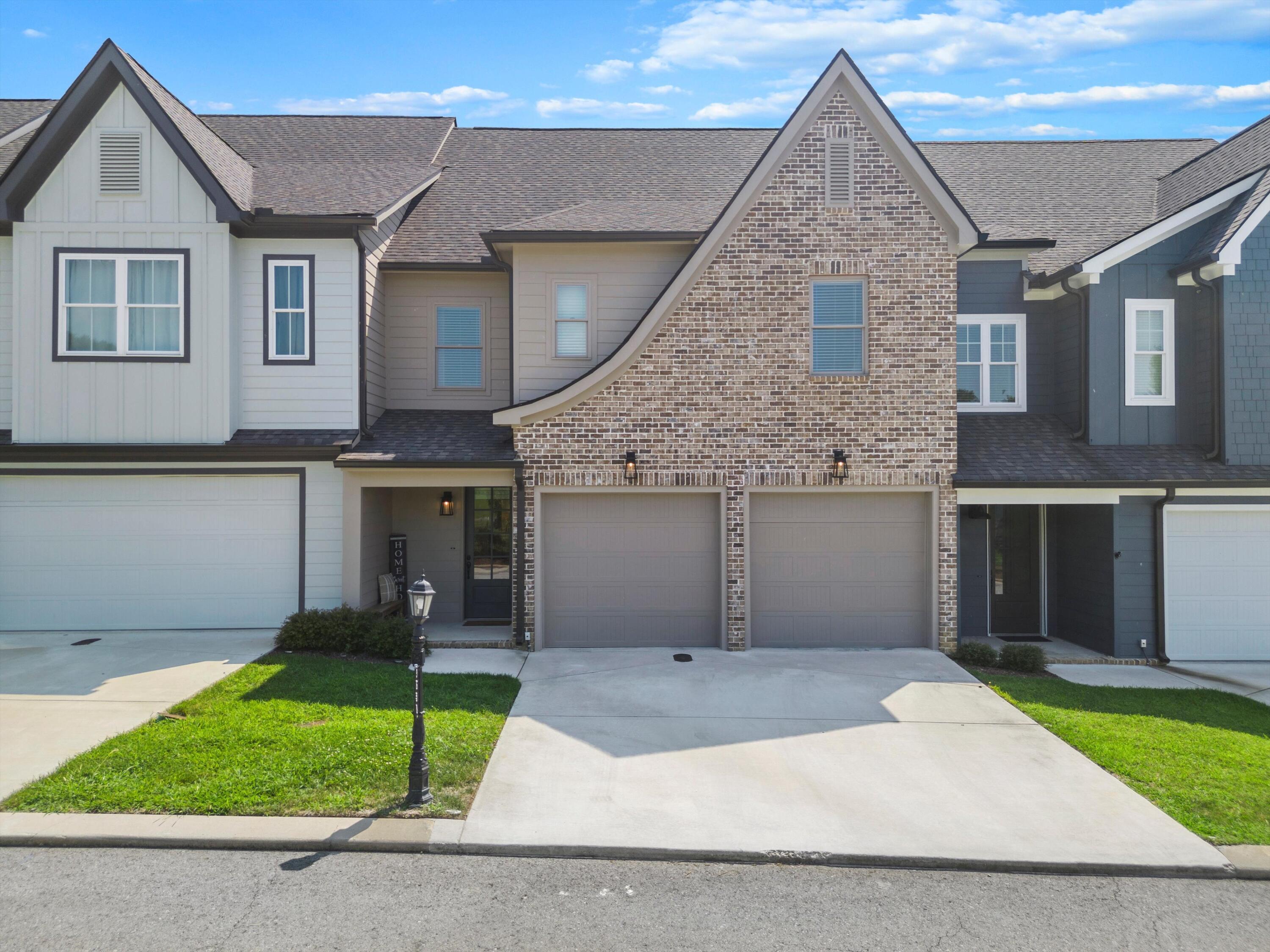 9638 Dutton Lane
