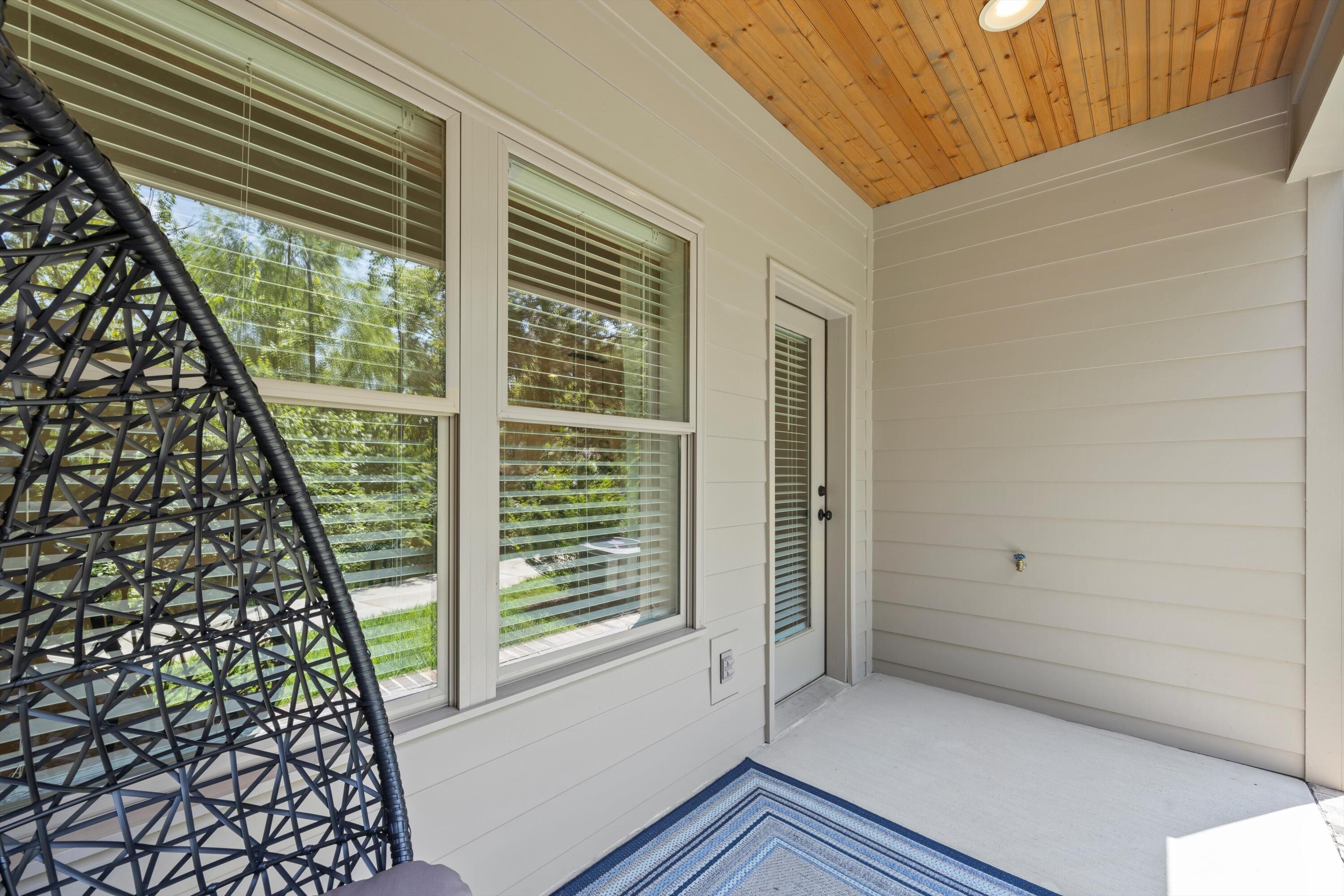 9638 Dutton Lane