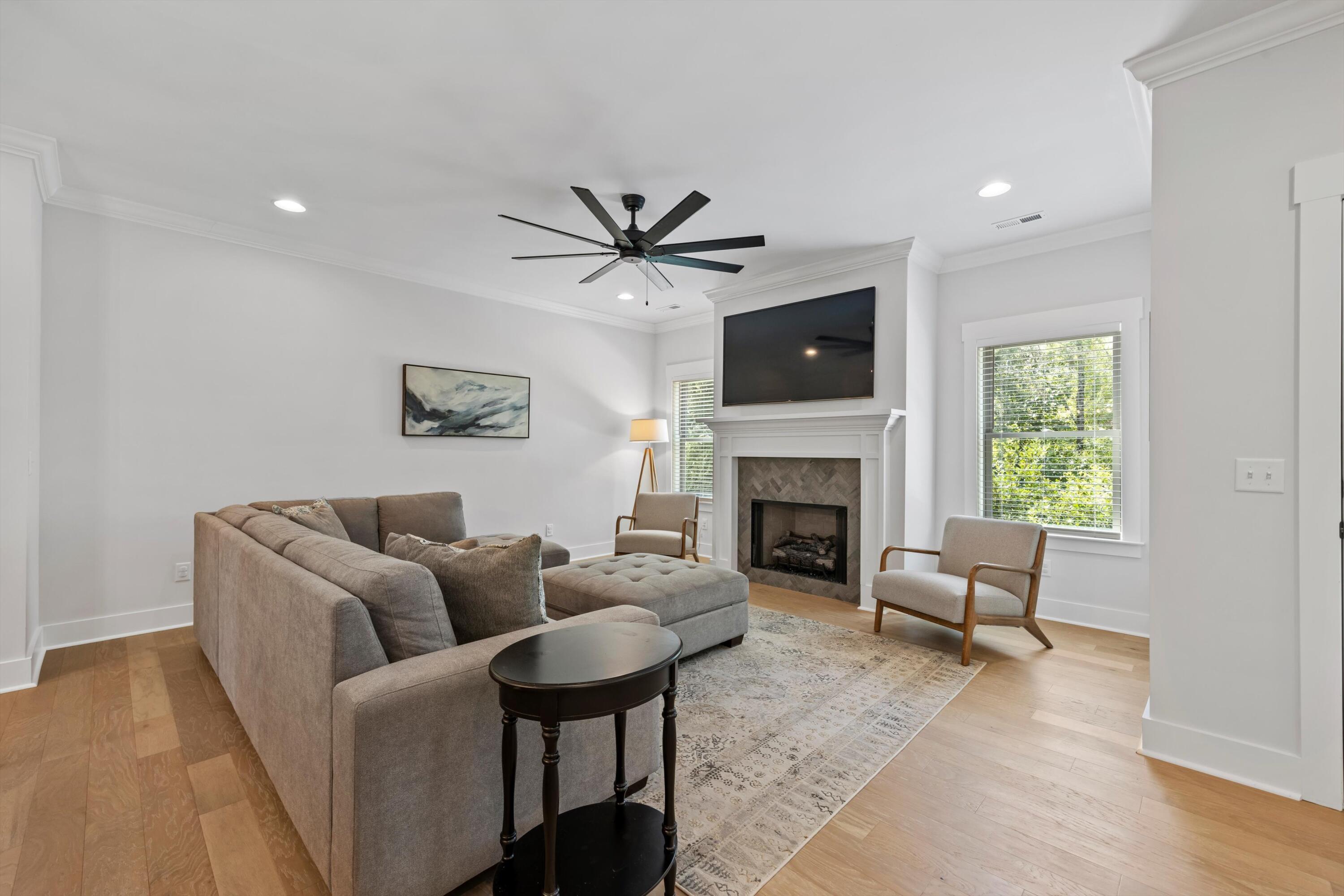 9638 Dutton Lane
